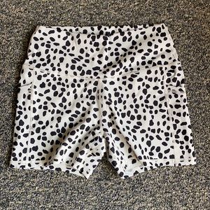 Grey leopard print biker shorts with pockets